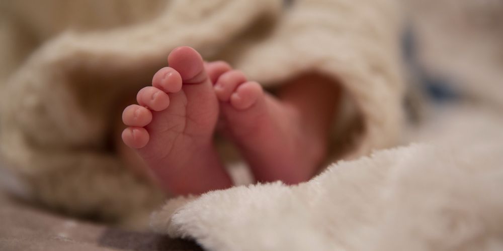 Hasta 15.000 € por tener hijos en España: requisitos y cómo solicitarlo
